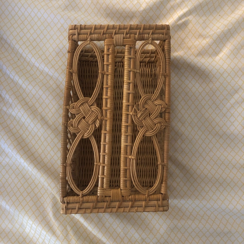 VINTAGE WICKER TISSUE HOLDER